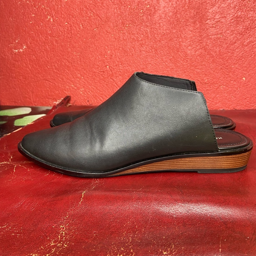 Black Leather Kelsi Dagger Flat Mule Loafer Size 10